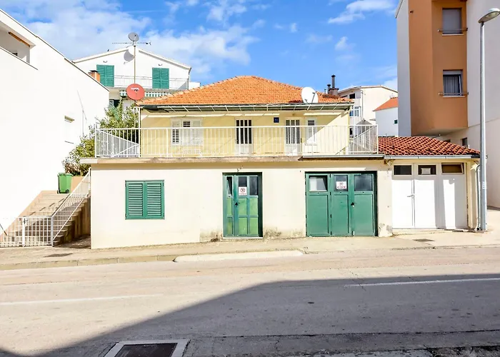 Tome Apartamento Primošten